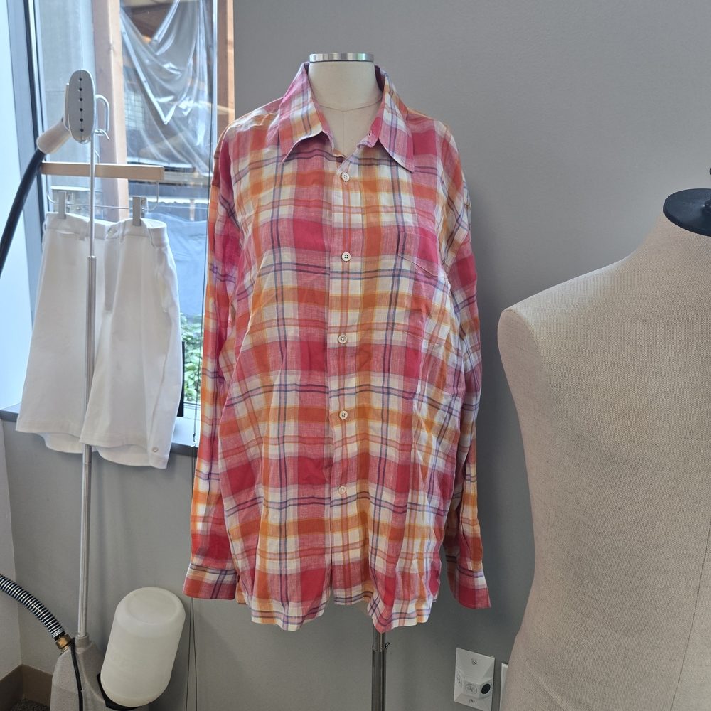 Facconable Plaid Button-Up Shirt